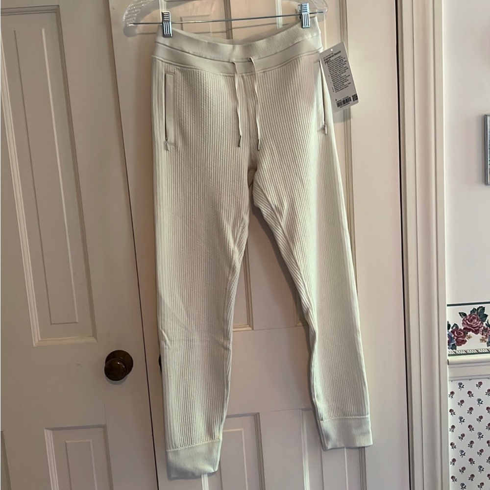 Lululemon engineered warmth joggers